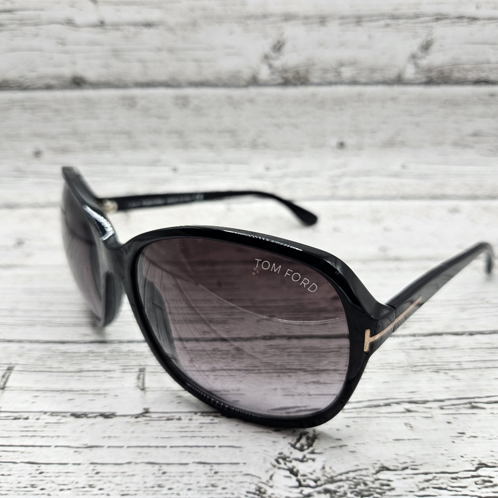 Tom Ford Sheila Women's Sunglasses Black frame Gray gradient lens case - Picture 2 of 6